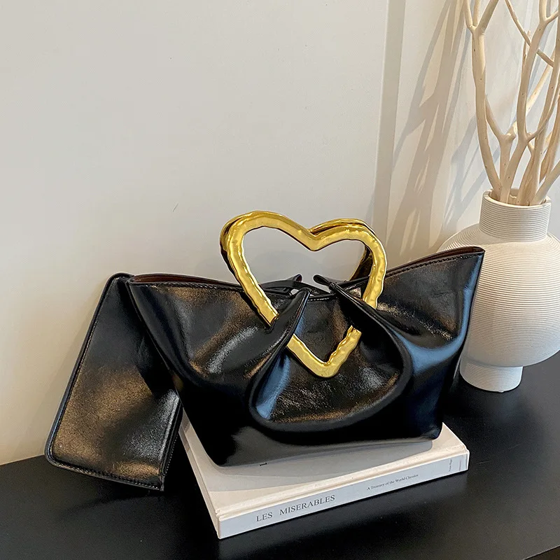 Vintage Golden Heart-shaped Handle Tote for Women 2026 New Model Large Capacity Pleated Soft Pu Leather Handbag Vintage Design