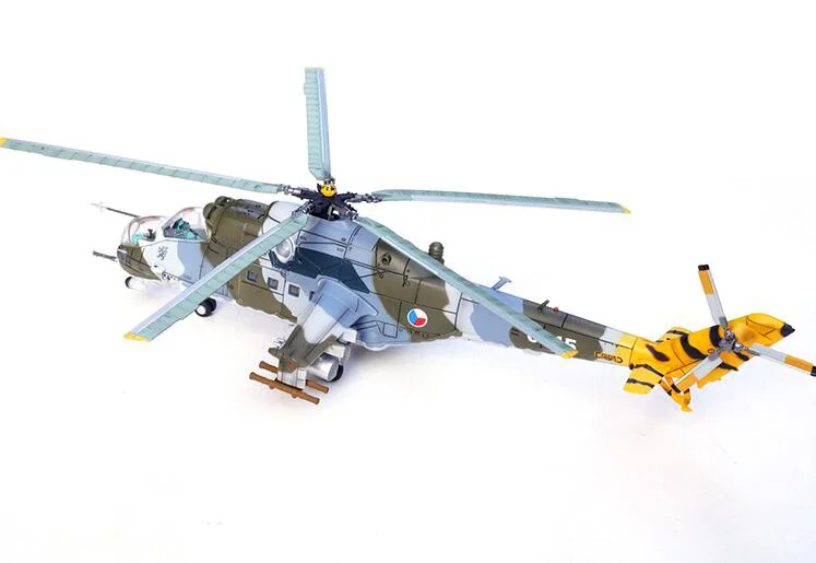 Fine 1/72 Soviet MI-24V   Hind Armed Helicopter Model  Czech Republi  Semi alloy finished product collection model