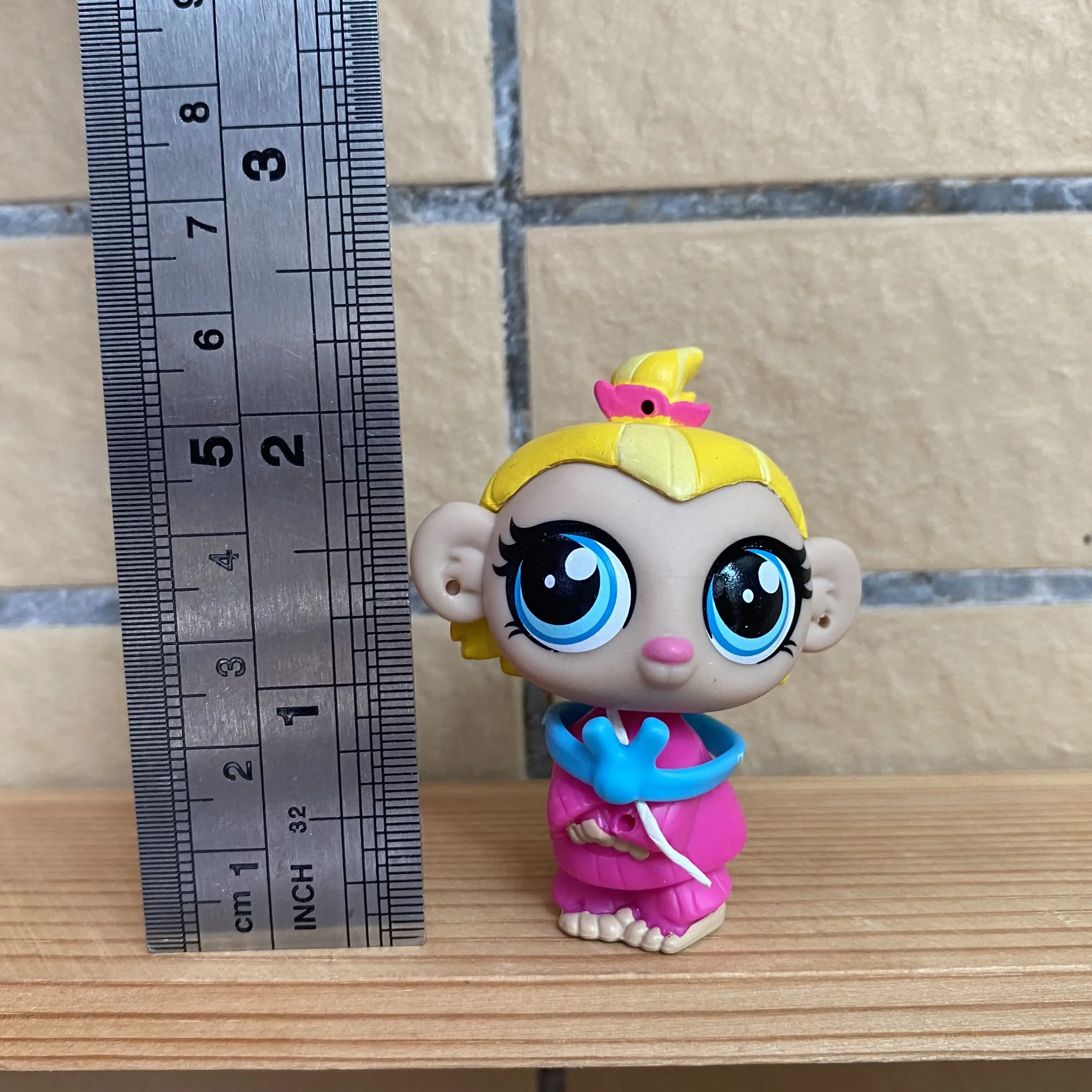 2 INCH Littlest Pet Shop #4057 Brody Brubaker Christmas toy Gift