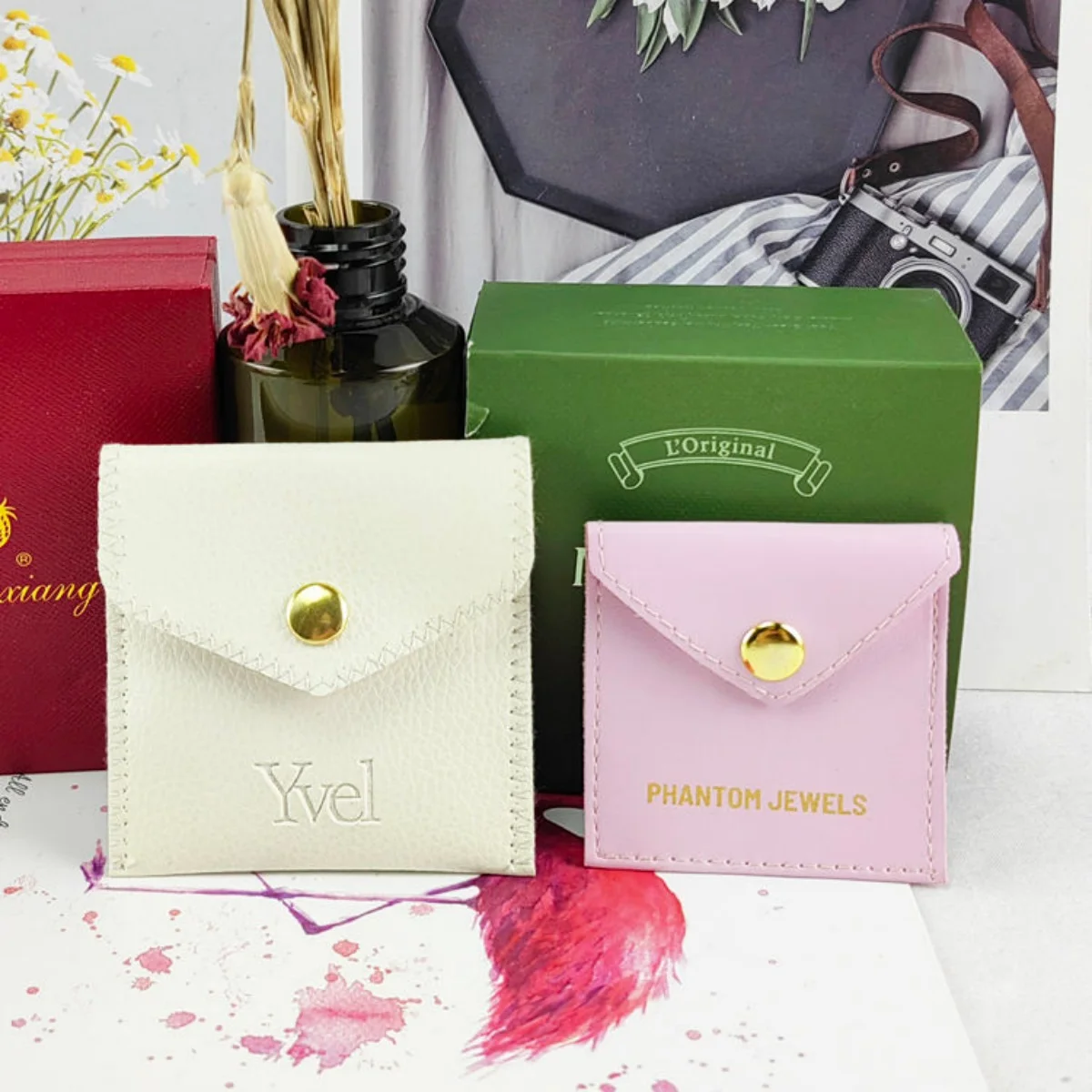 

100 шт., бархатная сумка для ювелирных изделий с логотипом на шнурке, свадебные сувениры, подарочная упаковка, косметическое мыло, органайзер для часов Pocke