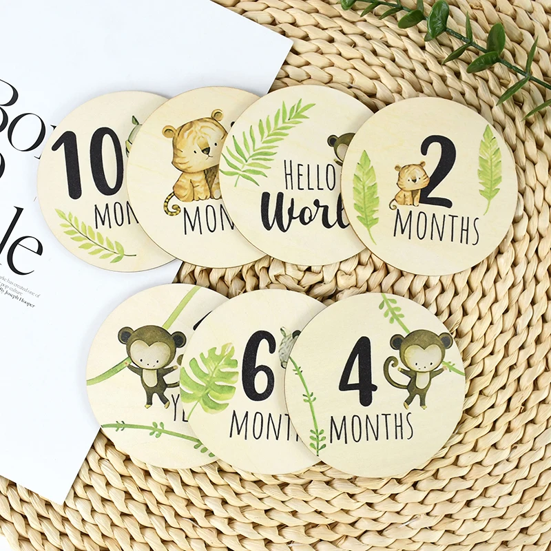 

7pcs Wooden Baby Milestone Card Newborn Photography Props Jungle Animals Theme Decoration Memorial Monthly Newborn Number Cards