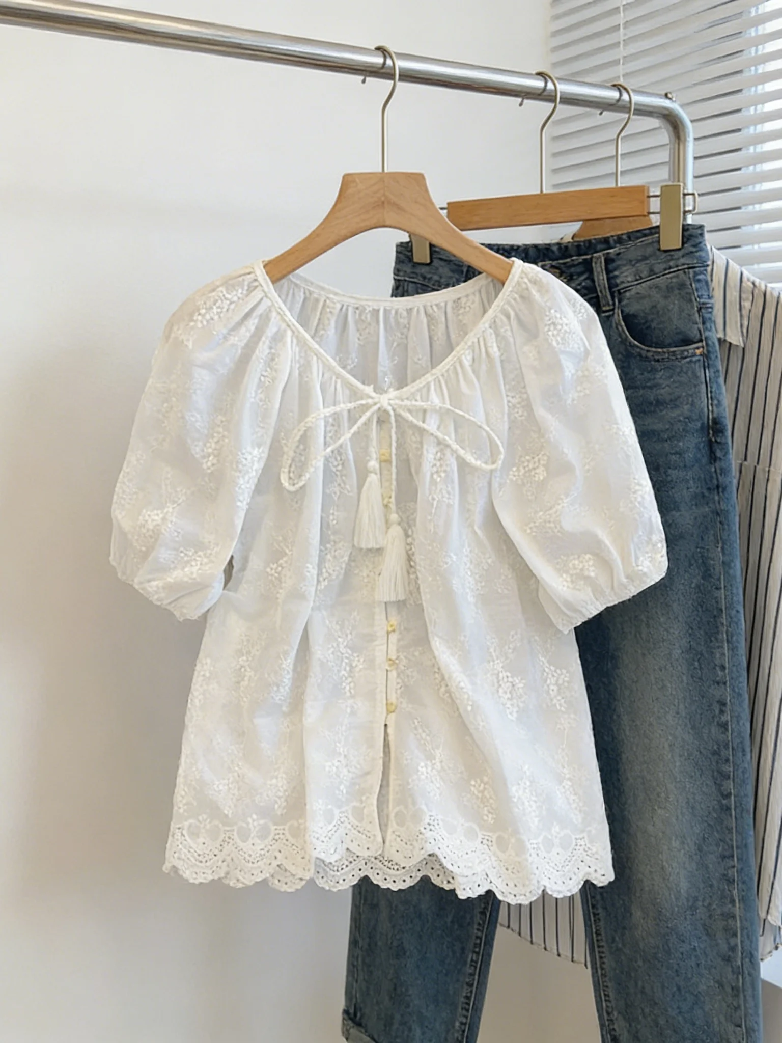 

Loose Fit Embroidered round Neck Shirt Women's Summer 2026 New Style Korean Version Breathable Short Sleeve Casual Top