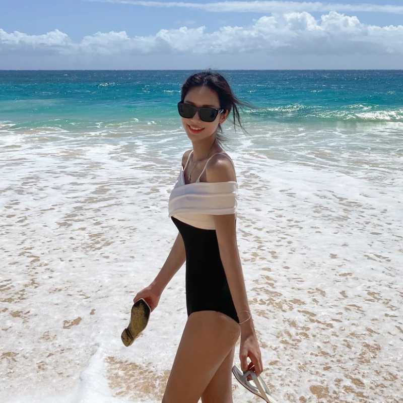 Рисунок 3 - Цельный купальник с открытой спиной