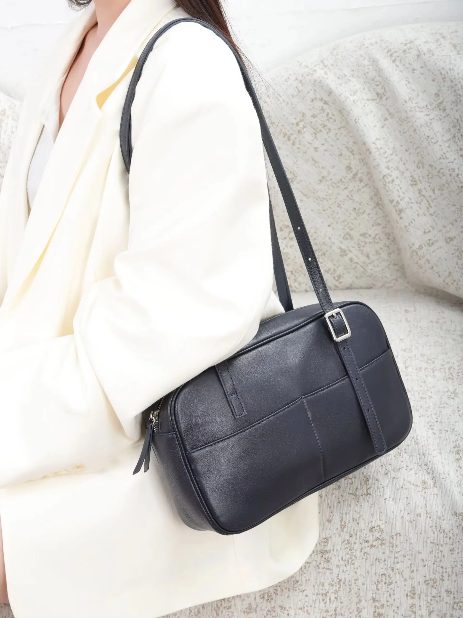 

Натуральная кожаная женская сумка через плечо класса люкс от дизайнерского бренда, модная сумка-багет для женщин, модель 2026 года