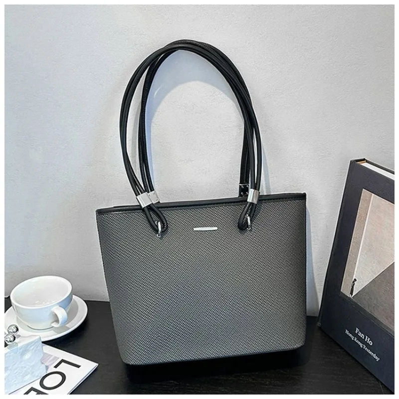 

Vintage Leather Classic Designer Handbag For Women Paris Fashion Large Capacity Solid Color Simple Unique