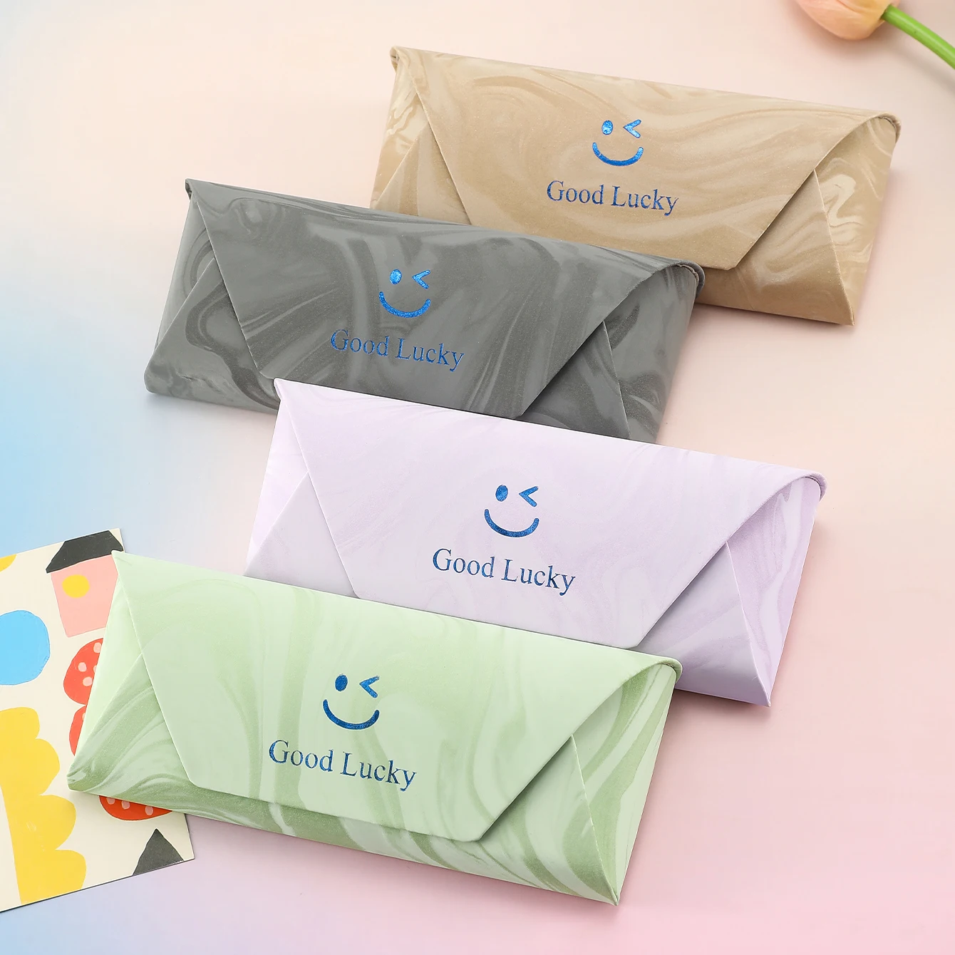 1 Stück niedliches Sonnenbrillenetui mit „Good Lucky“-Smiley-Gesicht, tragbare Schutztasche aus PU-Leder für Damen und Mädchen, Brillenzubehör