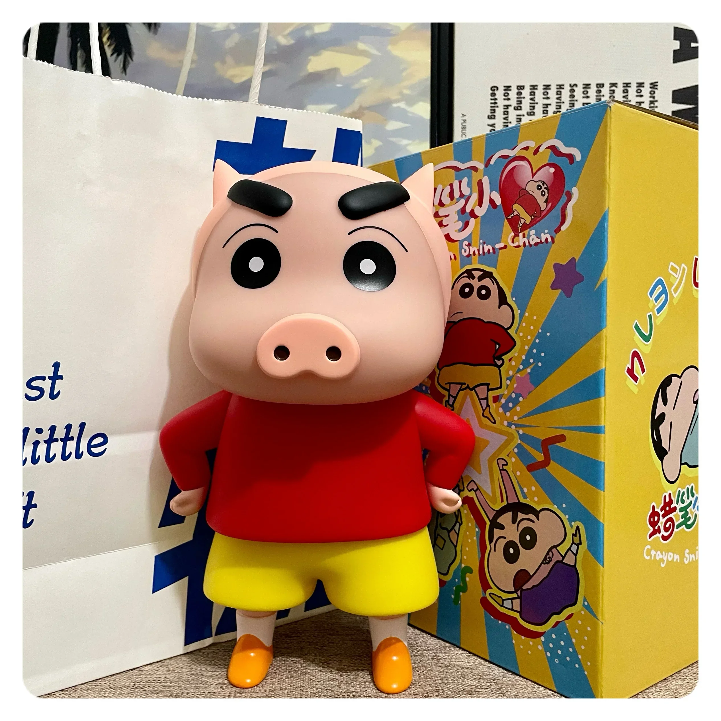 

Crayon Shin-Chan 23cm Anime Figure Nohara Shin-Suke Pig Shin-Chan Model Doll Living Room Tabletop Display Children Birthday Gift