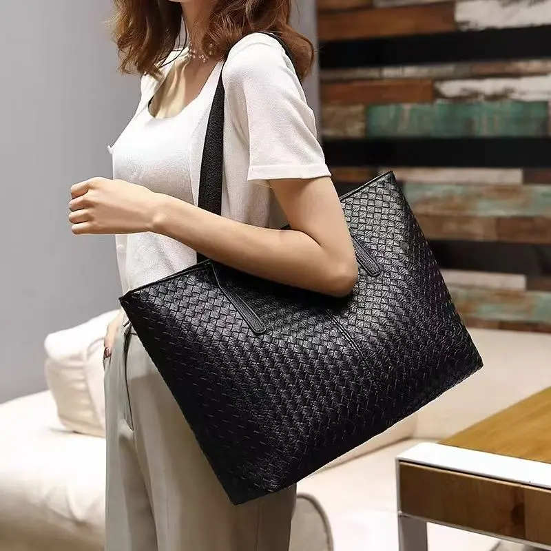 

New Black Women's Bags Trendy Woven Large-capacity Single-shoulder Bags Fashionable and Casual Tote Bags and Simple Large Bags
