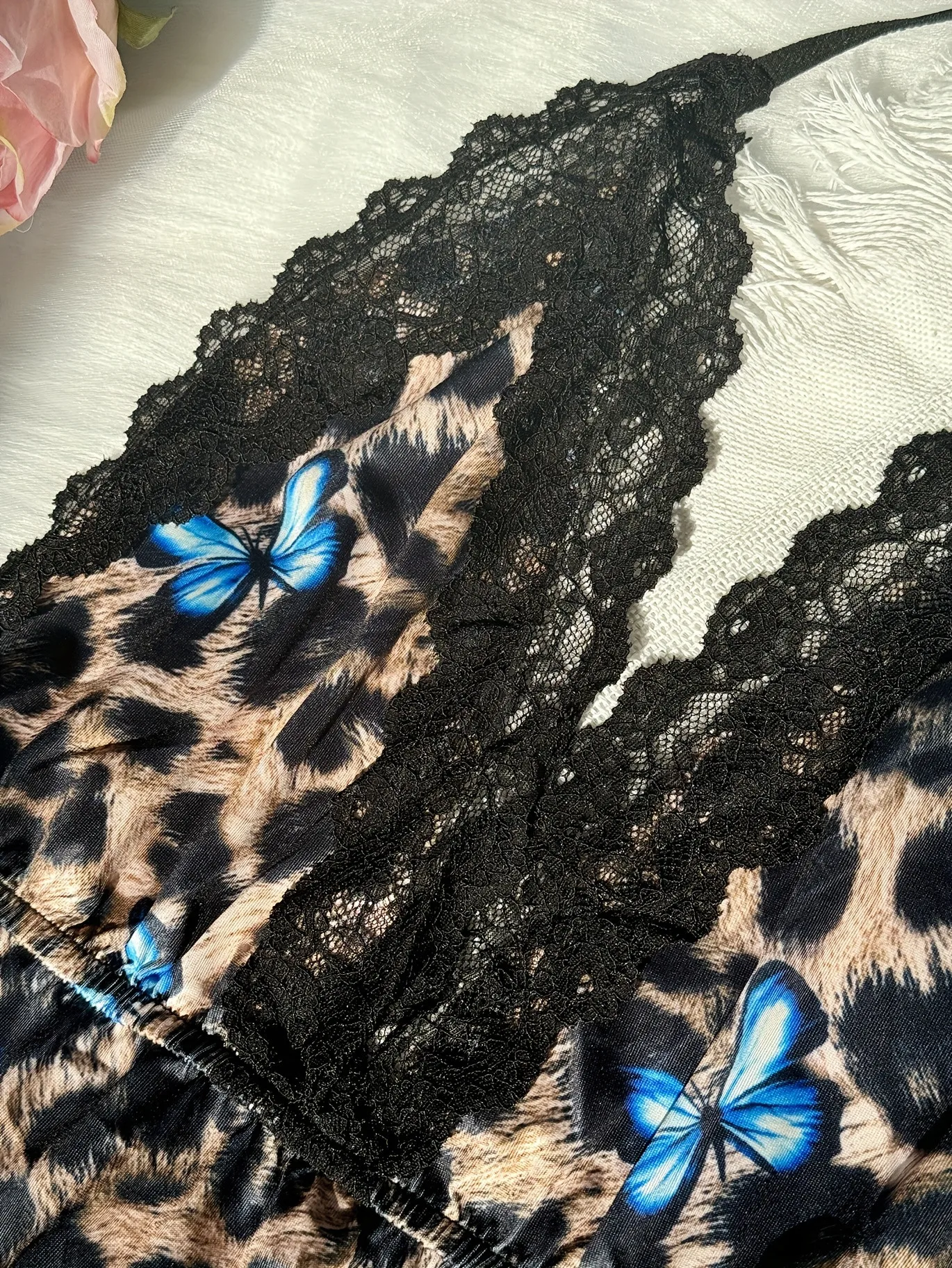 Camisón de encaje con estampado de leopardo para mujer, cuello en V, ropa de dormir, tirantes ajustables, abertura lateral, vestido tipo lounge