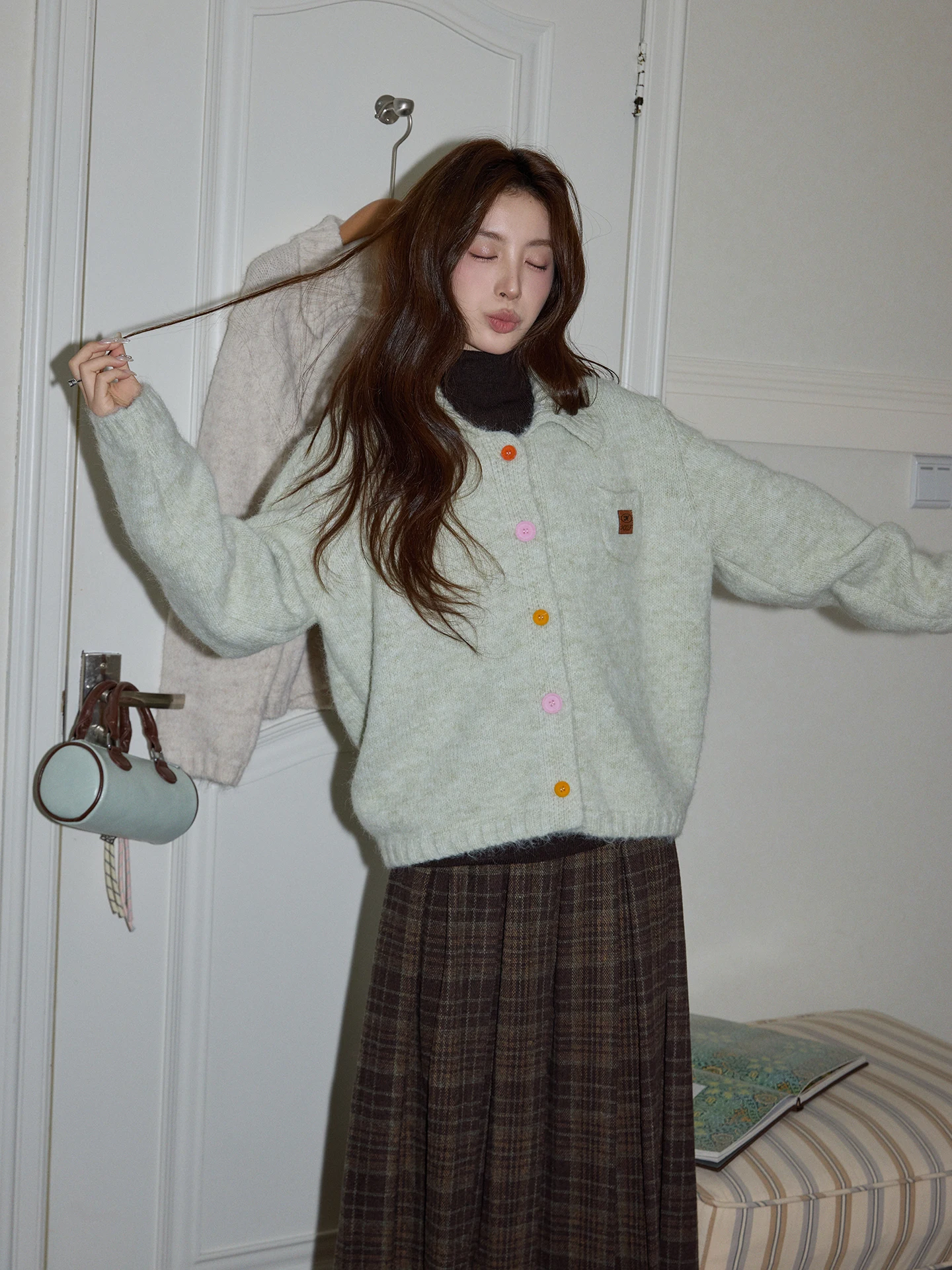 

Утепленный свободный повседневный вязаный кардиган с длинными рукавами и воротником, однотонный, женская верхняя одежда для зимнего сезона