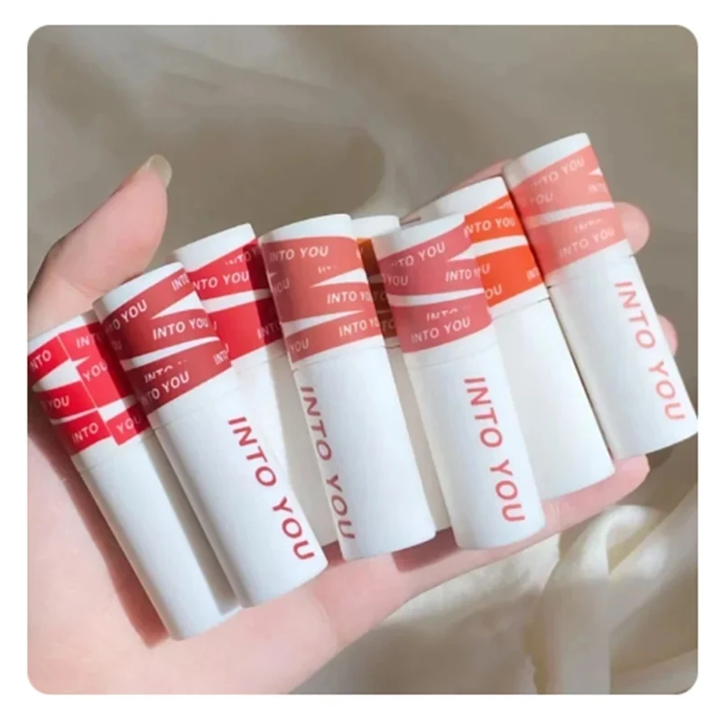 

INTO YOU LIP MUD Губы и щеки женского главного героя — это двойного назначения, туманная косметика для лица, рта и красных губ