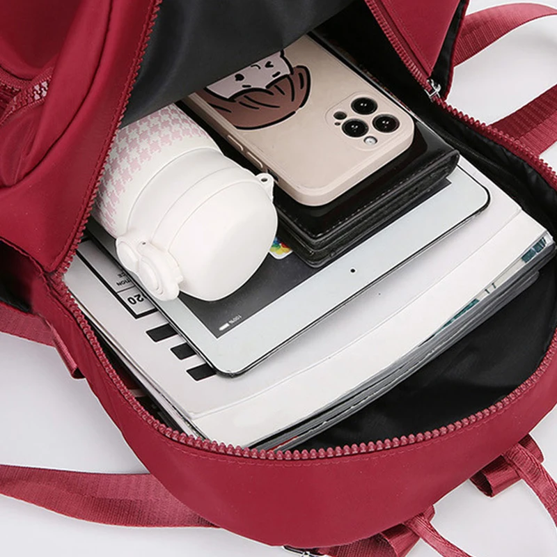 Schwarzbrauner klassischer kleiner Rucksack mit Gittermuster, mehrere Reißverschlusstaschen, lässiger modischer Tagesrucksack für Handy, Kosmetikartikel – Detail 3