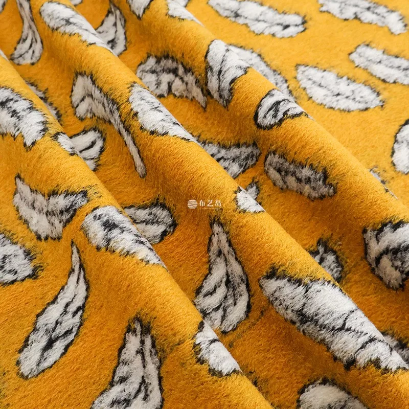 The fabric for coat is made of multi-colored orange yellow and blue leaf mille-feuille real wool velvet