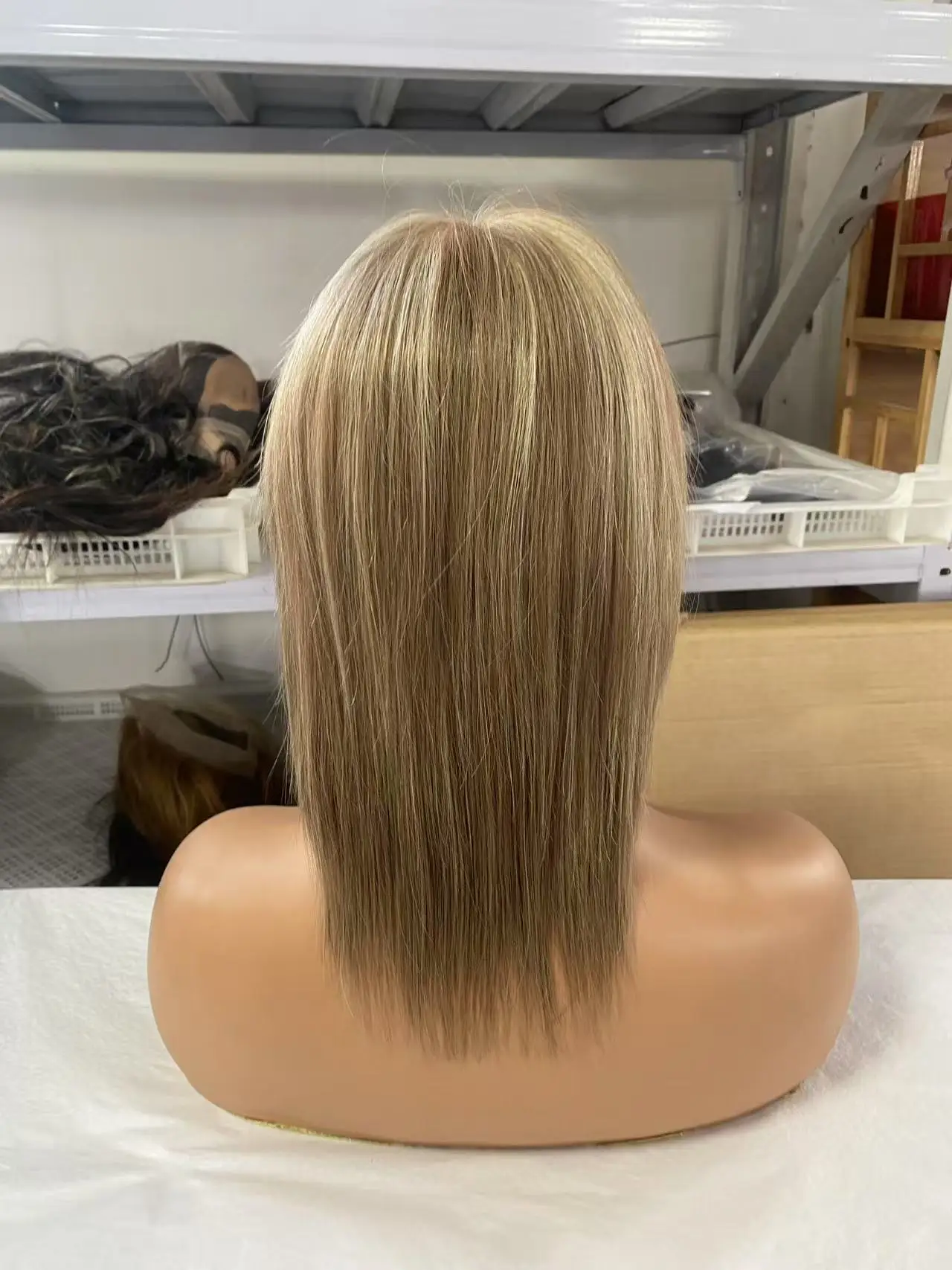 باروكة شعر بشري مصنوعة حسب الطلب، لون بني متوسط مع تسليط الضوء على شعر قصير أحادي الدانتيل، شعر عذراء علوي #1