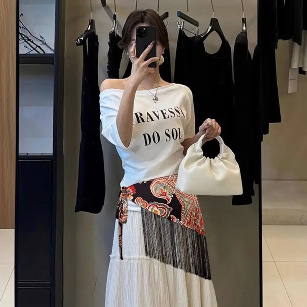 เข็มขัดทรงสามเหลี่ยมลายพิมพ์ปักลายดอกไม้สไตล์สาวมิลเลนเนียล พร้อมพู่ห้อย ดีไซน์สวยงาม
