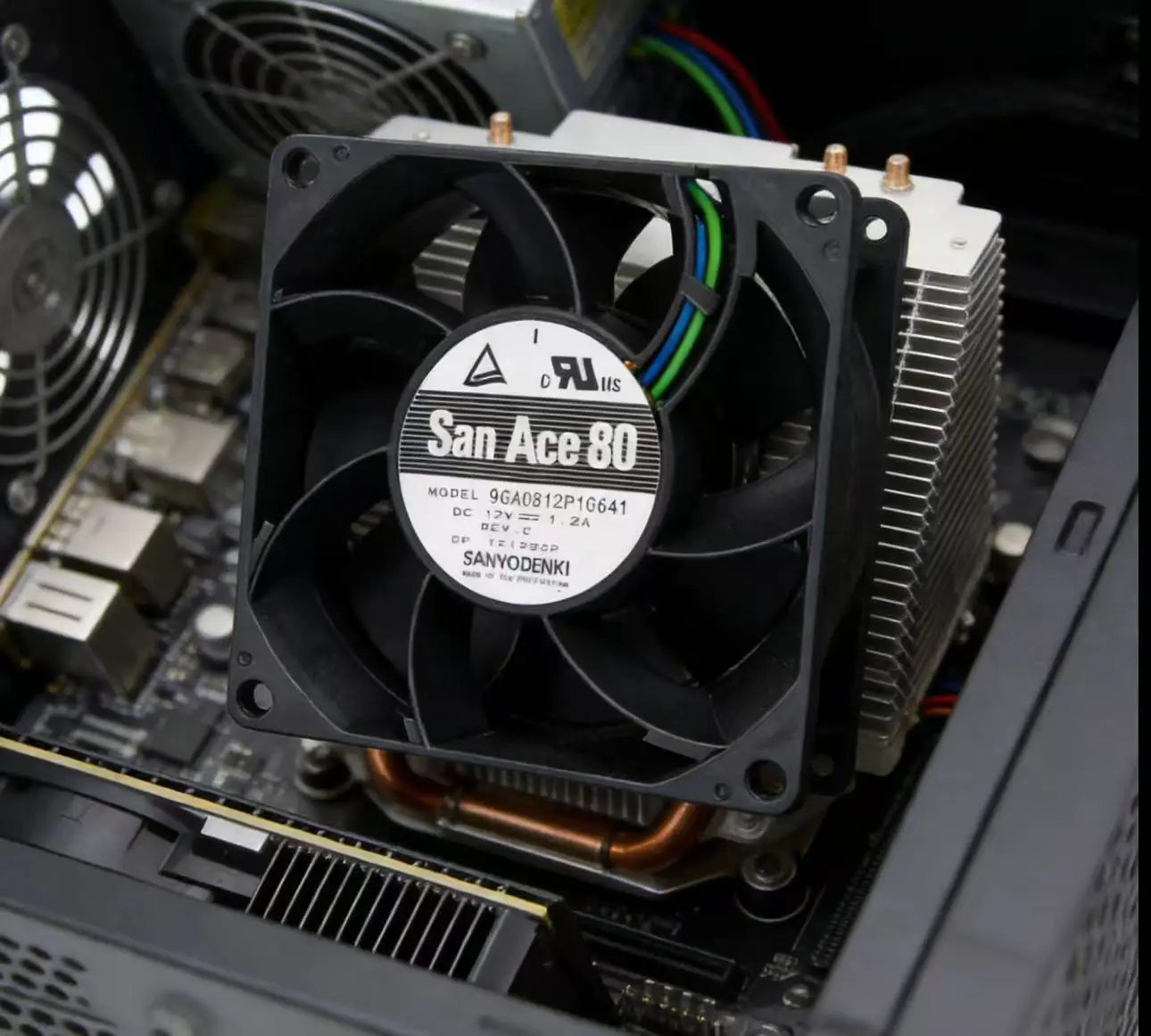 

Новый высокоскоростной охлаждающий вентилятор с шарикоподшипником 12 В, 80 мм х 80 мм х 38 мм, 9GA0812P1G641 1,2 А, 9950 об/мин, для шахтерского вентилятора, мощный кулер