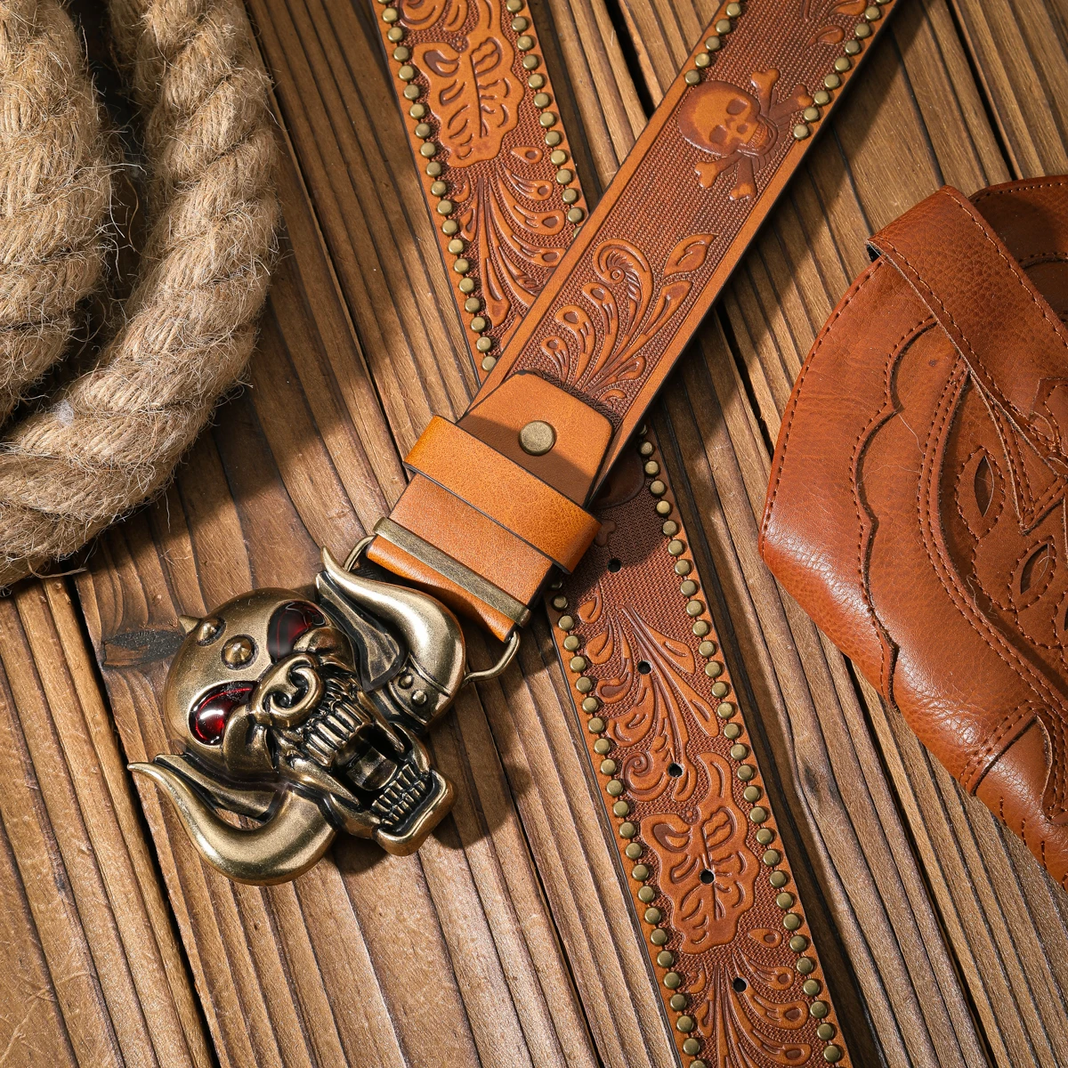 Ein lässiger und retroer Gürtel, ein Taillenaccessoire für Kleidung im Western-Stil, Metallschnalle, PU-Gürtel, geeignet für Männer und Frauen. – Detail 12