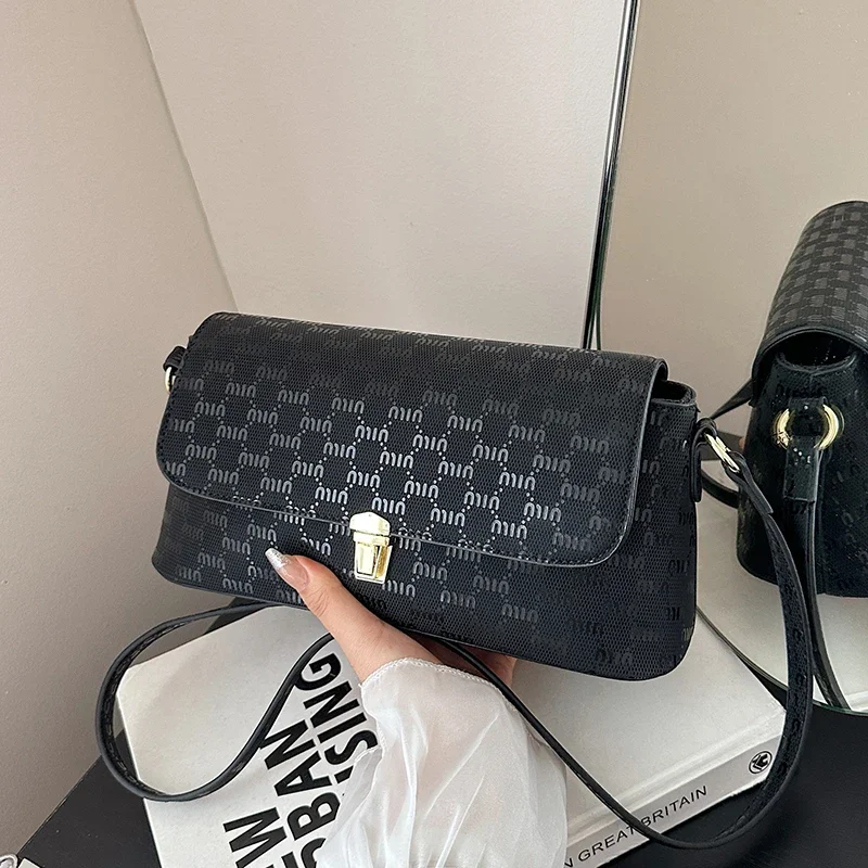 

Stylish Simple Shopper Bag With Classic Designer Flair And Large Capacity Easily Functions As A Practical Chic Diaper Bag