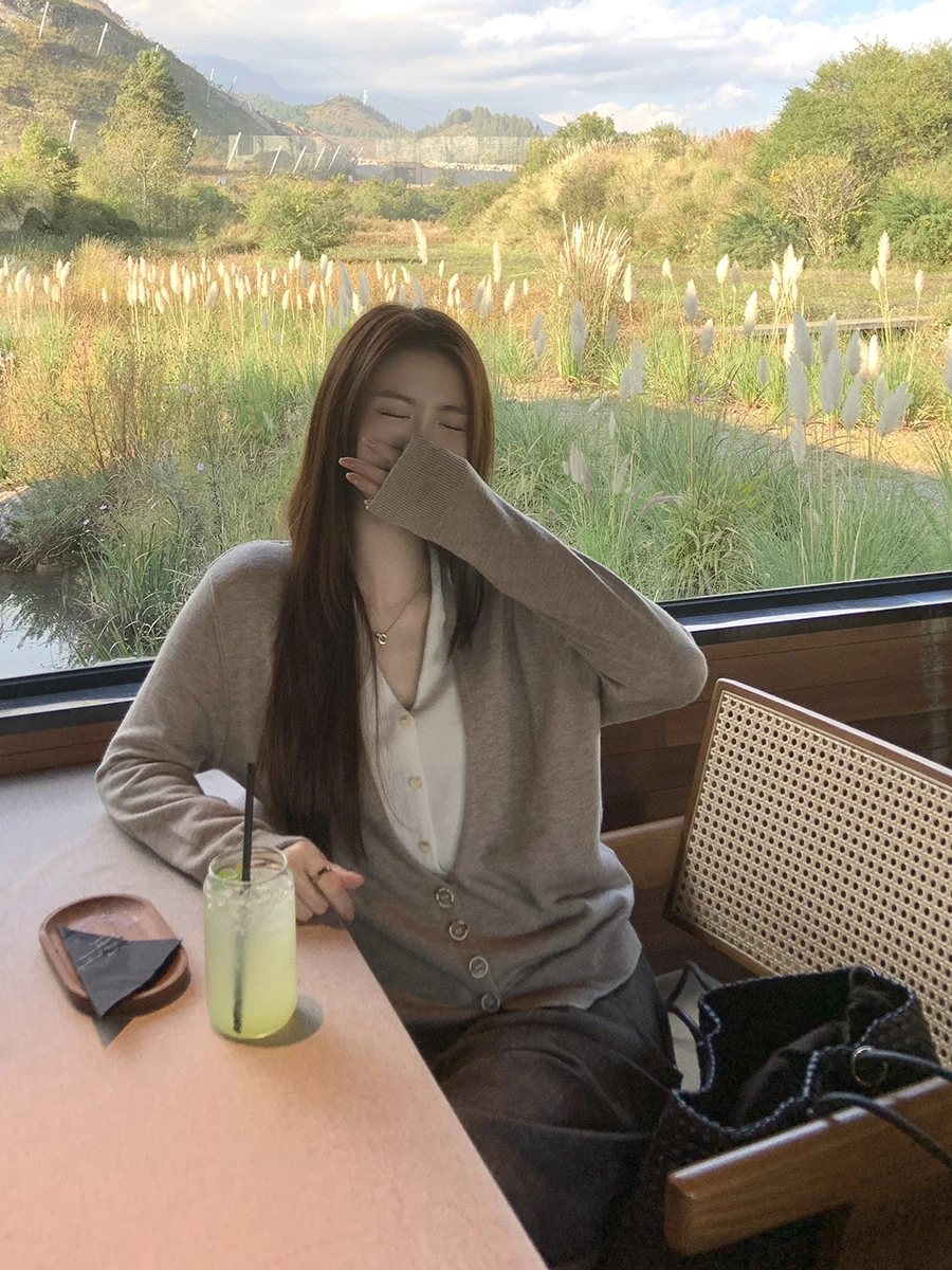 

Вязаный свитер Oooiss с V-образным вырезом на пуговицах, в стиле колор-блок, женский, осенне-зимний, с эффектом «аэросфера», удлиненный, стандартный крой, трикотаж