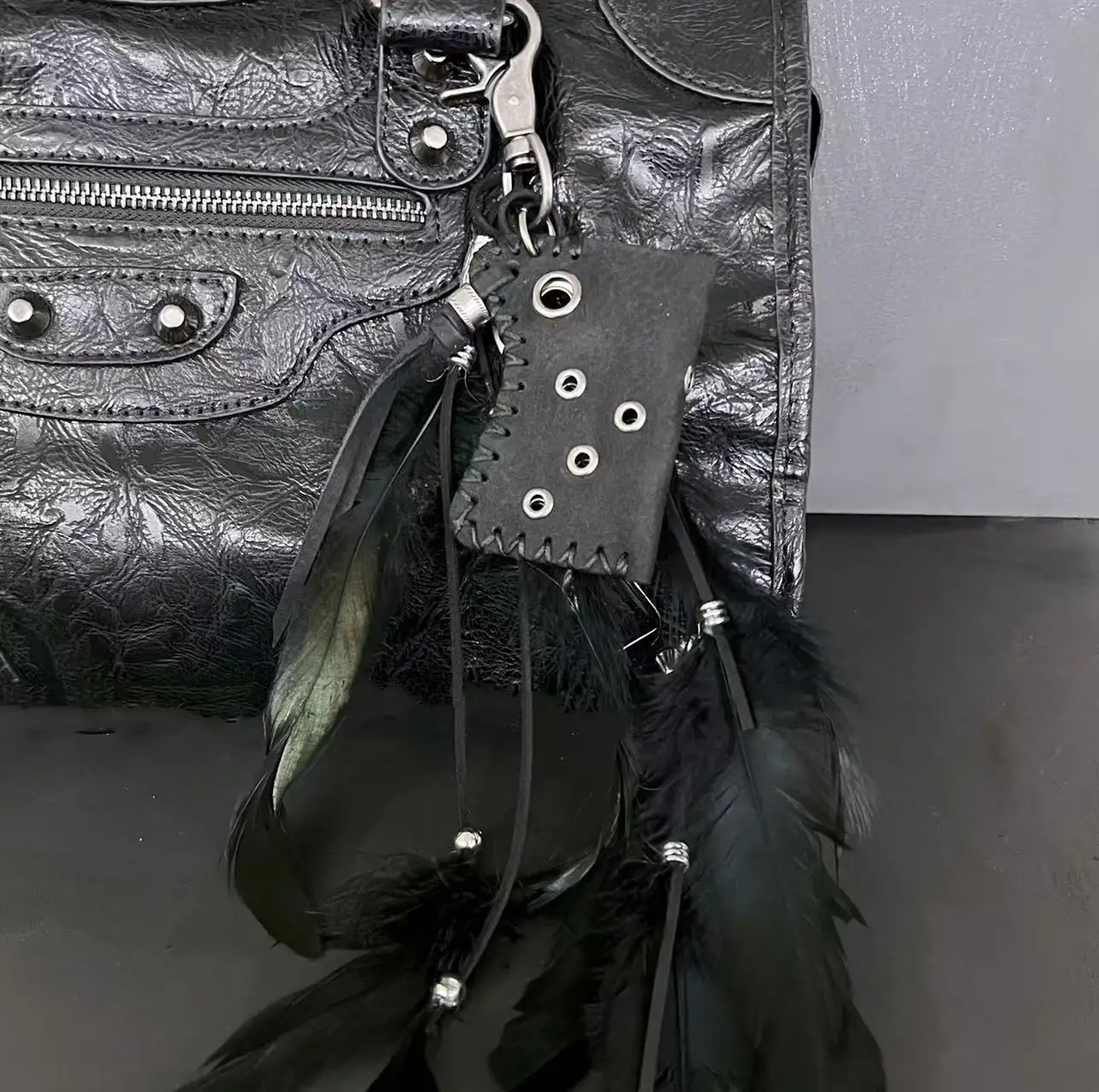 Original Vintage Fashion Feather Kmrii Style Lighter Bag Chain