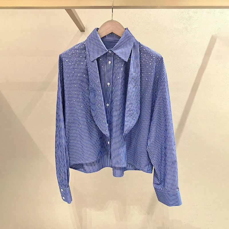 

【Бесплатный подарок】Новая весенняя дизайнерская рубашка-поло с воротником-поло, украшенная стразами, в полоску, для женщин