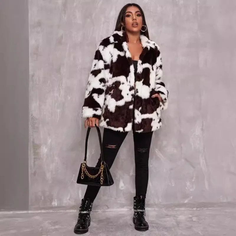 Abrigo superior de otoño/invierno para mujer, piel sintética, estampado de vaca, cálido, cómodo, suelto, diseño informal, moda avanzada, nicho, versátil y ajustado