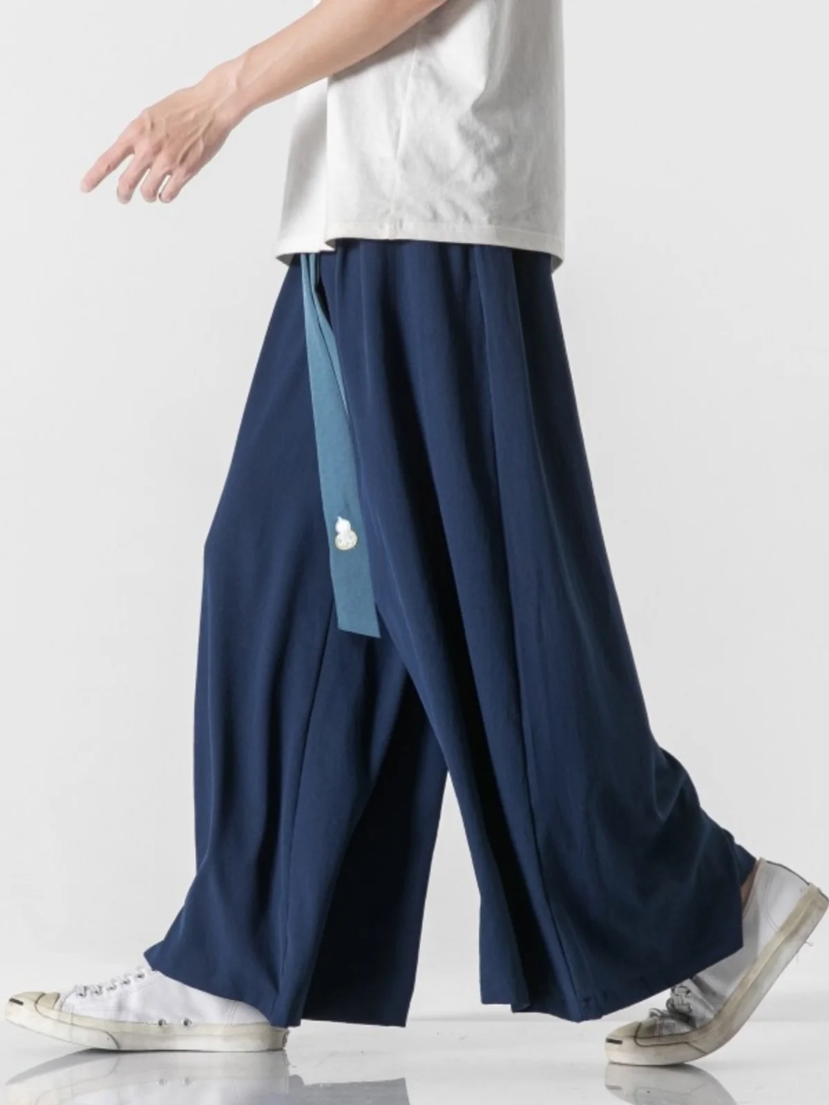 

Men's Spring Autumn Embroidered Loose Wide Leg Pants Casual Straight Cut Hanfu Sle Trousers Comfortable Loose Fit Jeans