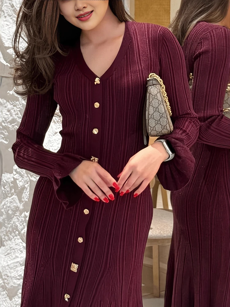 Autumn and Winter New French Socialite Light Luxury Flash Line V-neck Long Sleeved Slim Fit Waist Knit Sweater Dress