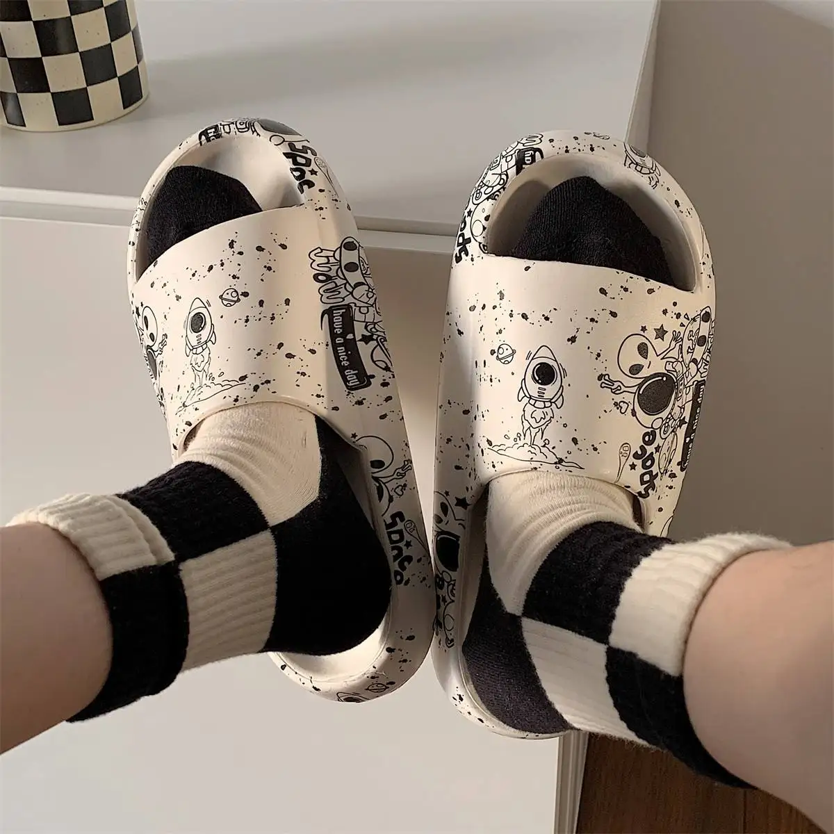 1pc Pattern Cartoon Women And Men New Fashion Good Quality Slippers Outdoor Summer Lady Home Slide