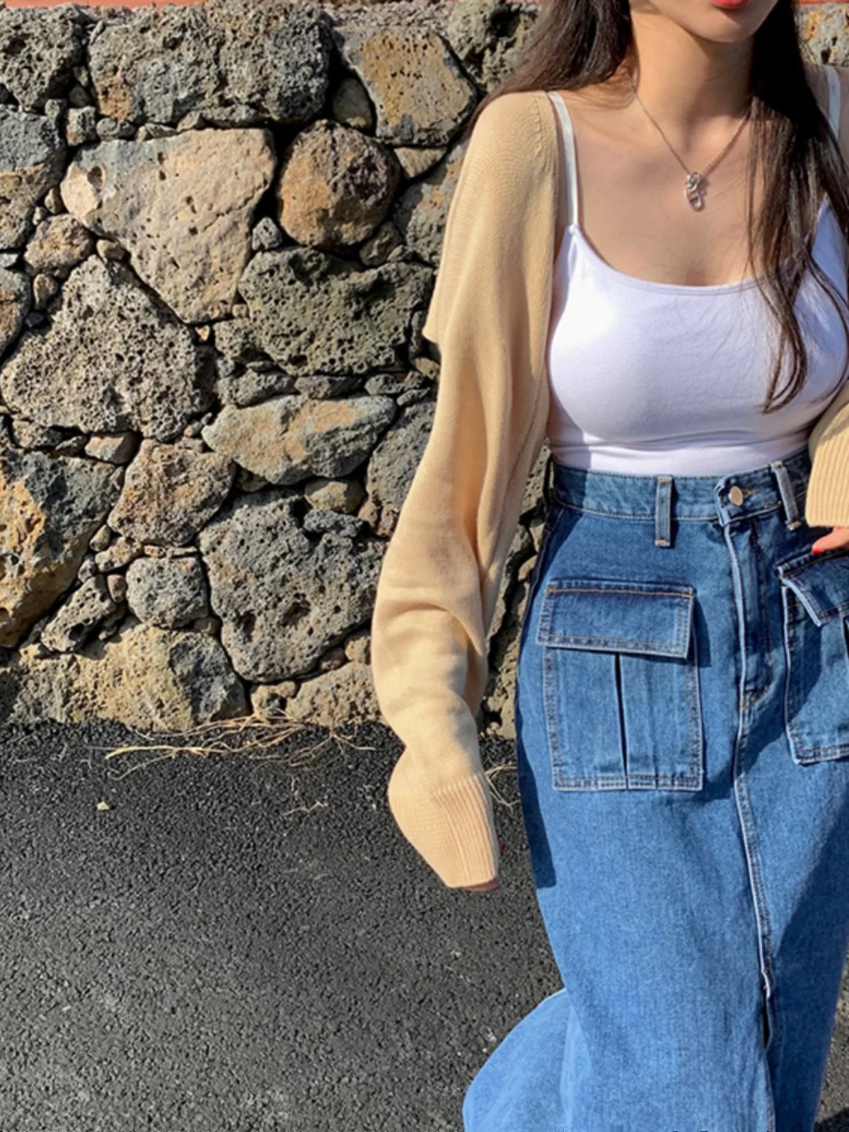 

Джинсовая юбка с высокой талией в стиле ретро. Женские модные юбки трапециевидной формы средней длины с прямым вырезом и хлопковые юбки с разрезом спереди.