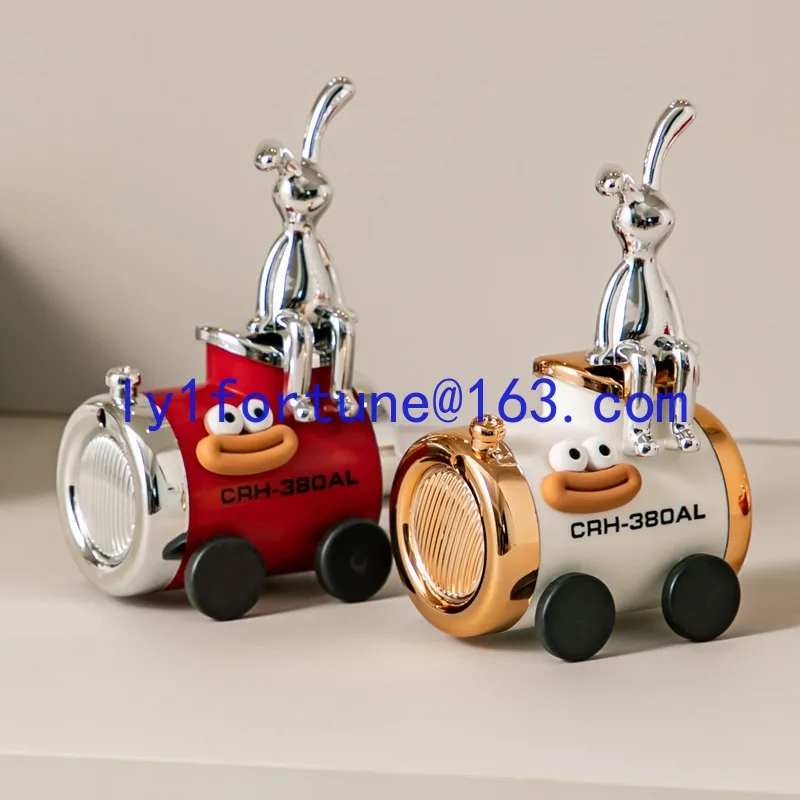 Creative toothpick holder, locomotive toothpick storage box, light luxury ornament, rotating signature, personalized jar.