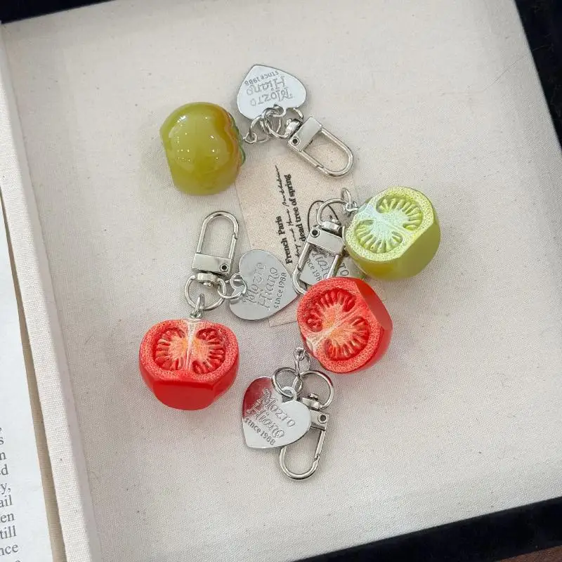 3D Roter Tomaten-Schlüsselanhänger aus Kunstharz, Niedlicher Frucht-Anhänger für Handyhülle/Tasche, Ideales Geburtstagsgeschenk für Frauen und Mädchen – Detail 2