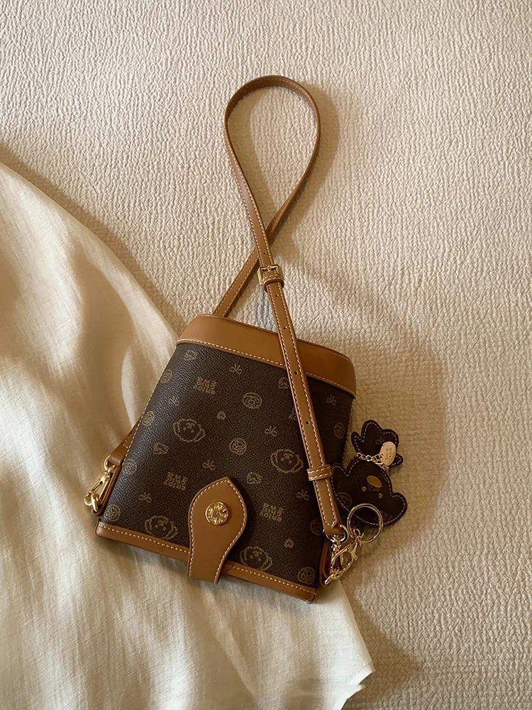 حقيبة دلو مائي للنساء 2025 حقيبة صغيرة بكتف واحد فائقة السخونة