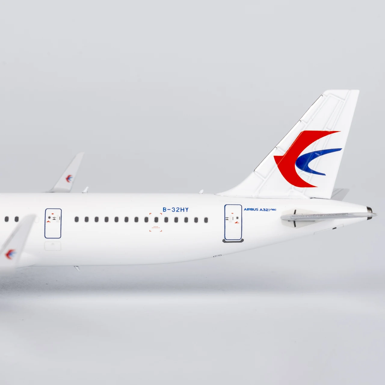 13121 سبيكة تحصيل طائرة هدية NG نموذج 1:400 الخطوط الجوية الصينية الشرقية "SkyTeam" ايرباص A321neo دييكاست نموذج طائرة B-32HY