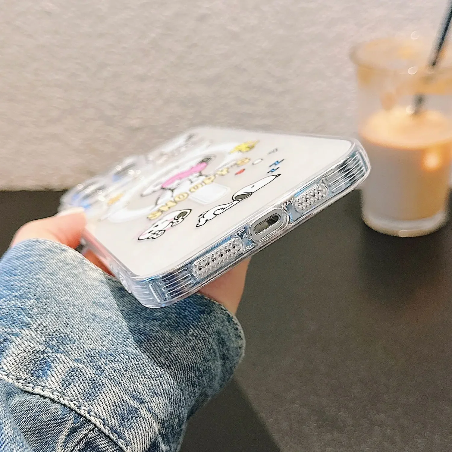 حافظة لهاتف آيفون 16E 16 15 14 Plus 12 11 Pro Max X Xr Xs Max 7 8 Plus SE4 غطاء شحن لاسلكي مغناطيسي لطيف Magsafe Snoopy