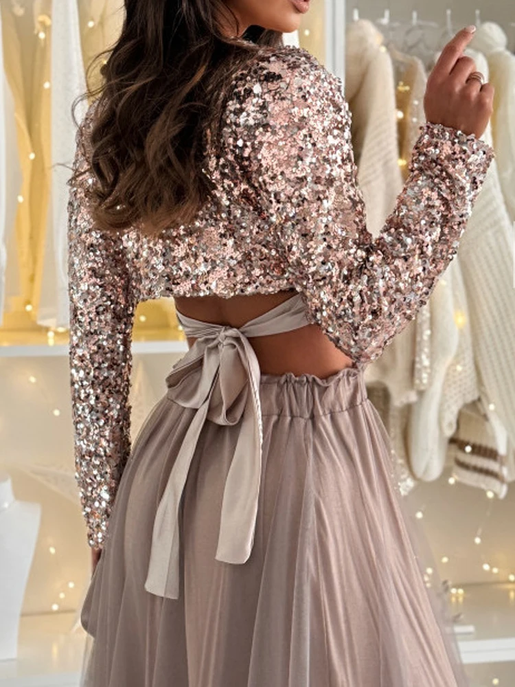 

Женские комплекты из двух предметов: юбка с высокой талией и блестящий топ с длинным рукавом и сетчатой юбкой. Новинка весна-лето для коктейльных вечеринок.