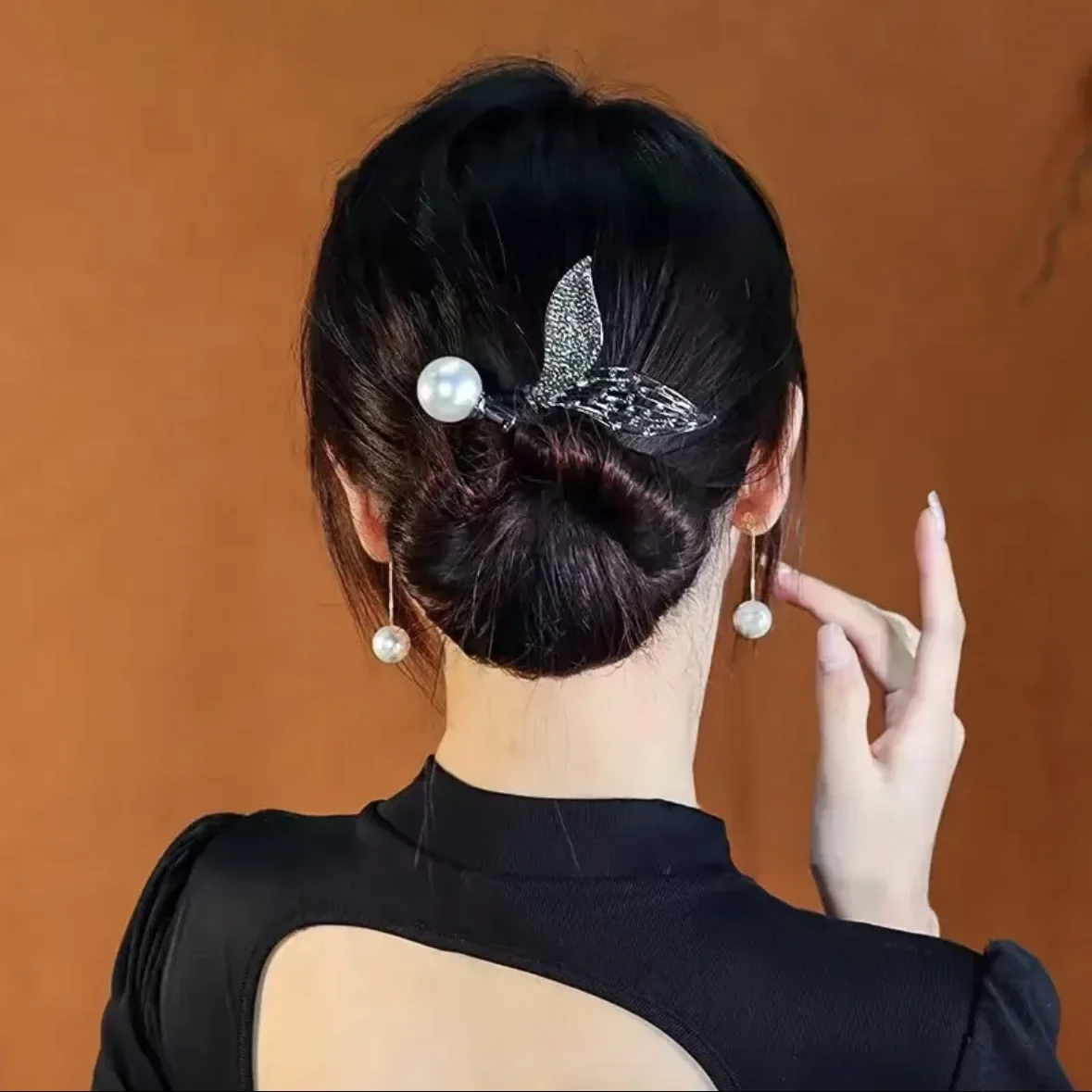 

Pearl fishtail twist clip lazy ball head hairpin hairpin female back of the head high-end hair accessories