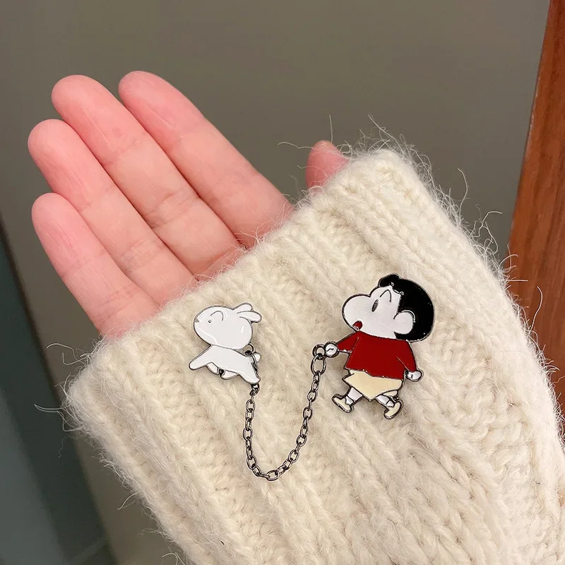 Broche en métal Shin-chan Anime Kawaii pour femme, épingles en émail, accessoire de sac à dos, bijoux fantaisie, cadeau, drôle, mignon