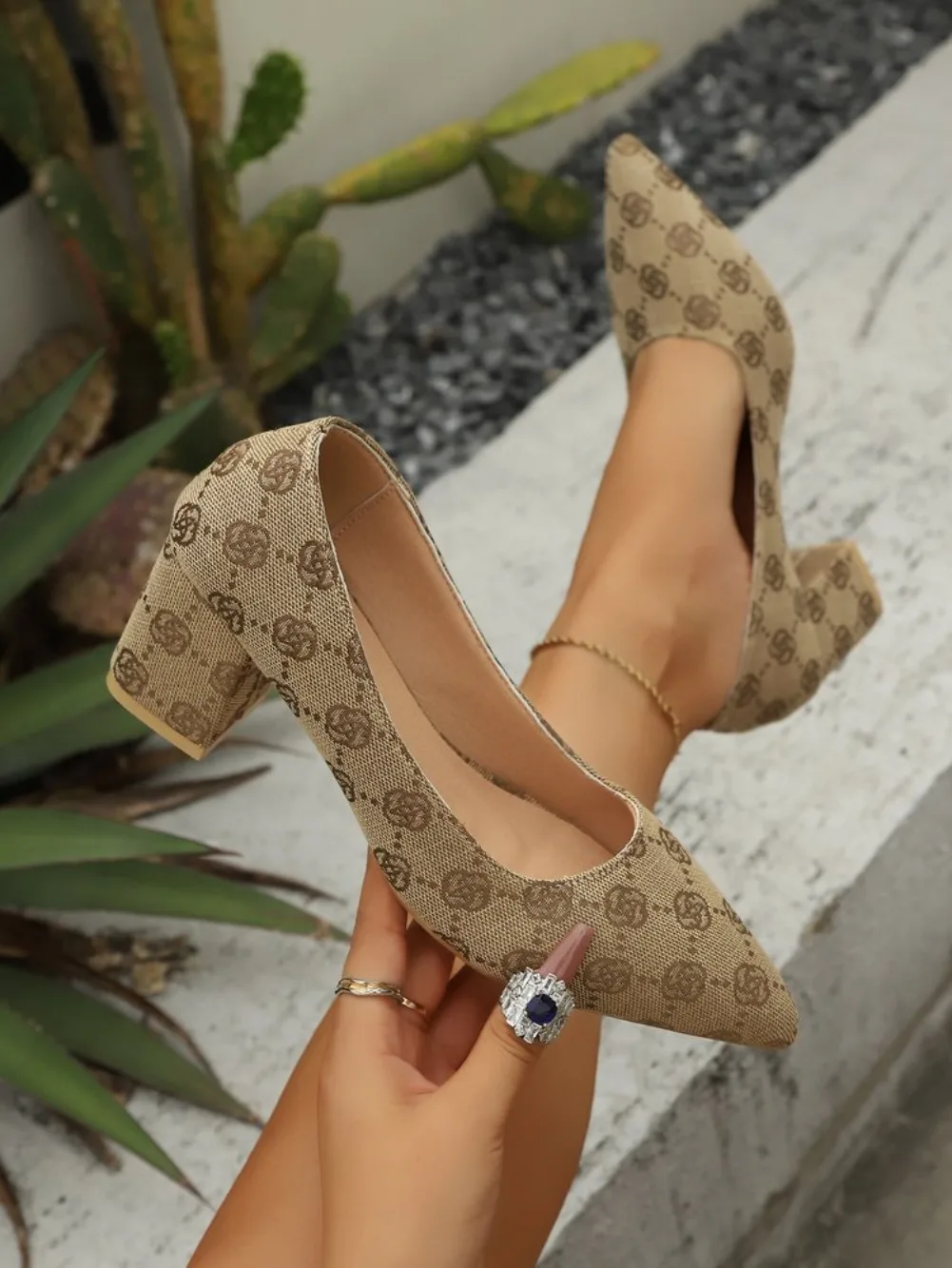 2026 Modische Blumenmuster Spitze Damen High Heels Frühling Herbst Neuer Einfacher Stil Quadratischer Absatz Komfortable Einzelschuhe – Detail 3