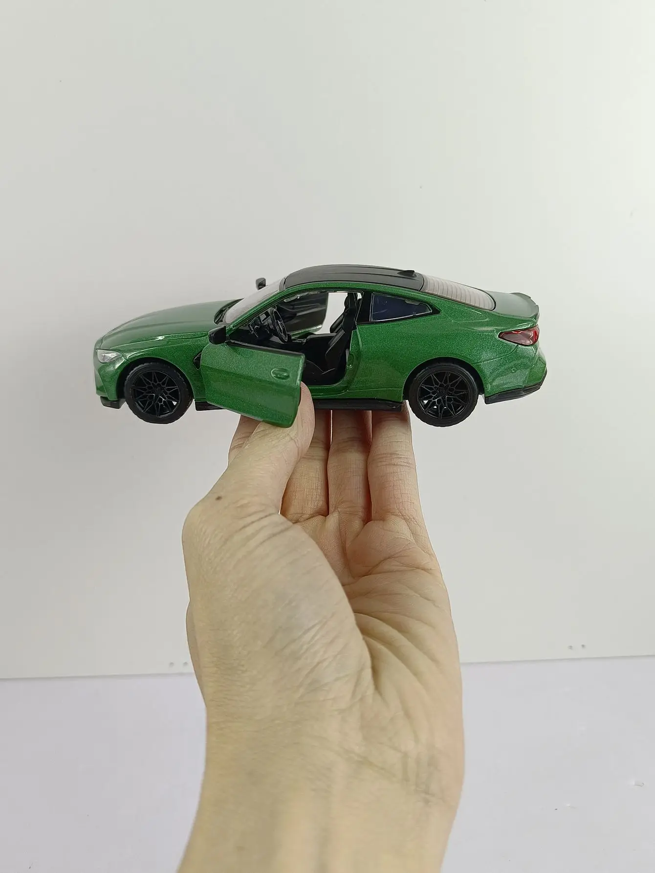 1/32 BMW M4 G82 Alloy Diecast Car Model Toy Simulation Scale Vehicles with Sound Light Pull Back Collection Toys for Boys Gifts