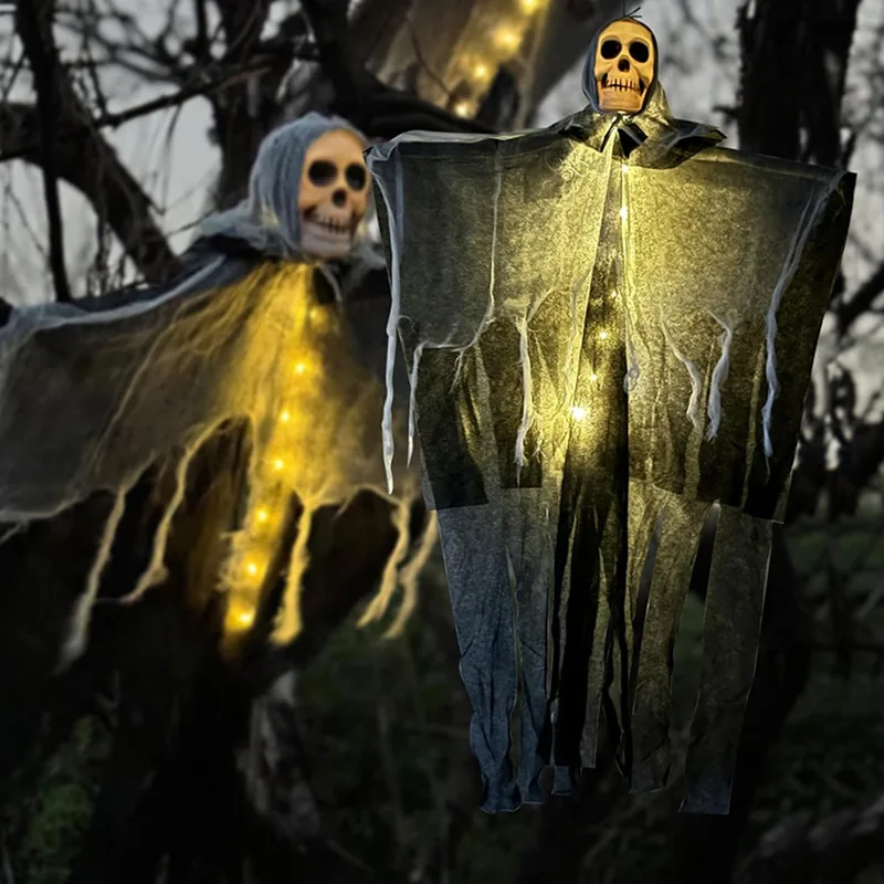 

Halloween glowing skull hanging ghost outdoor courtyard ghost ghost scene atmosphere decoration props