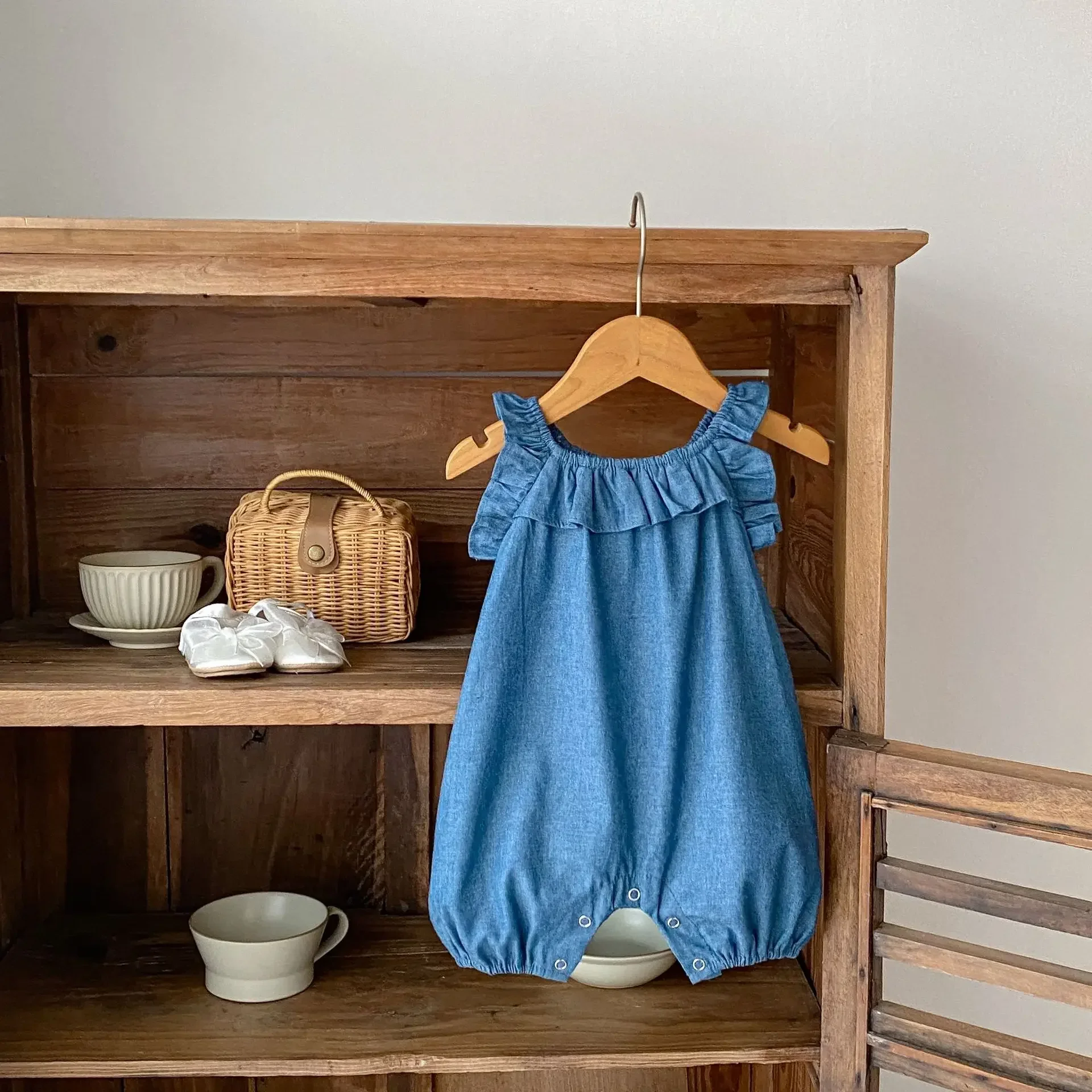 

2025 New Summer Baby Girls' Pure Cotton Comfortable Breathable Denim Short Romper-Sweet Cute Ruffled Sleeveless Onesie Bodysuit