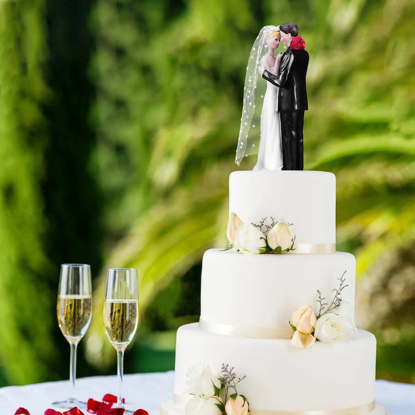 

Wedding Cake Topper Resin Bride Groom Couple Figure Exquisite Craftsmanship Elegant Wedding Decor Bride and Groom Cake Topper