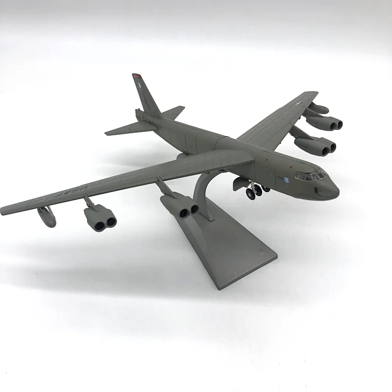 

High simulation 1:200 alloy B-52 fighter model,bomber model ornaments,quality collection gifts, aircraft toys,free shipping