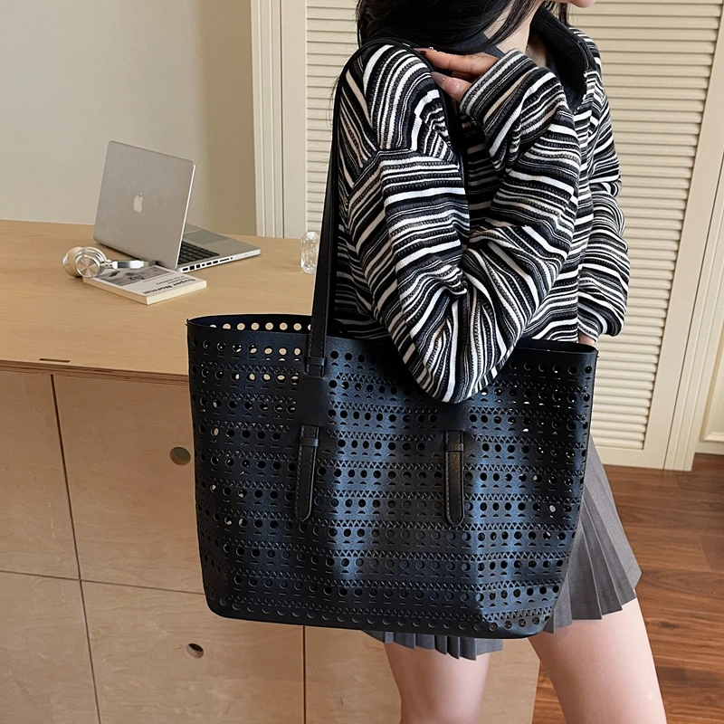 Large Size Shoulder Tote Bags For Women Hollow Out Design Bucket Hobo Bag Large Capacity Shopper Totes Luxury Designer Handbags