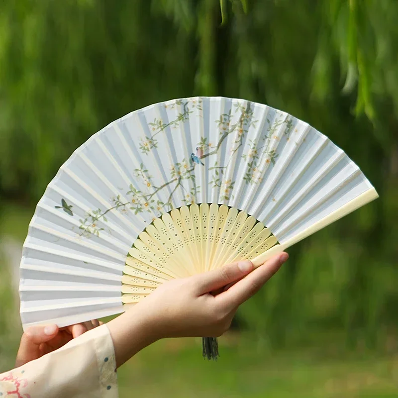 Chinesischer Stil exquisiter Fan elegante Frauen Hanfu Tanz Fan alten Stil Falt fächer mit Quaste Wohnkultur Fotografie Requisite