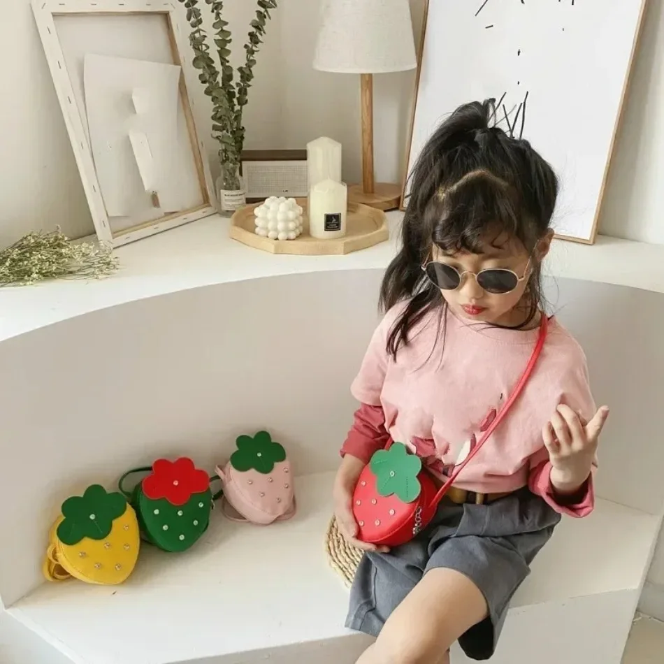 1Pcs Kids Girls Cute Cartoon Strawberry Mini Coin Purse Princess Mini Messenger Bag Cartoon Shoulder Bag Girls Gift