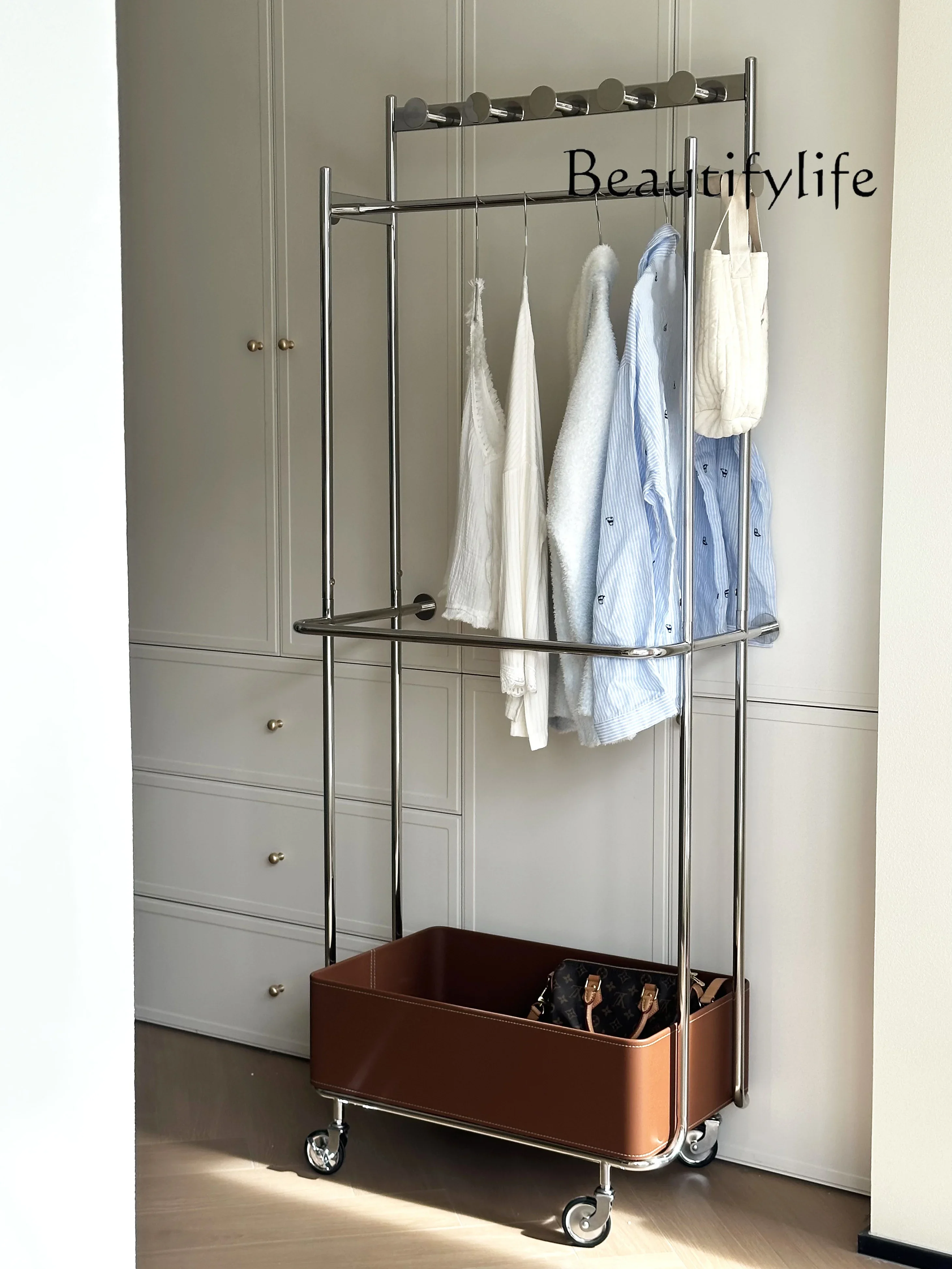 

Medieval saddle leather coat rack floor-to-ceiling bedroom household stainless steel removable storage hanger