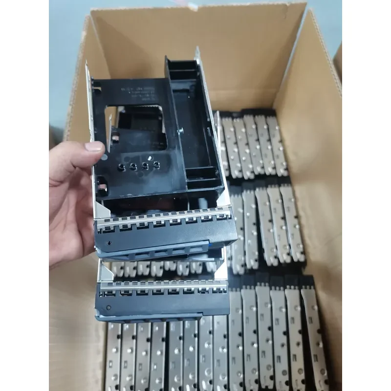 for Ali server R2-1218 3.5 inch to 2.5 inch hard disk holder bracket adapter caddy tray for server HDD SSD conversion mount