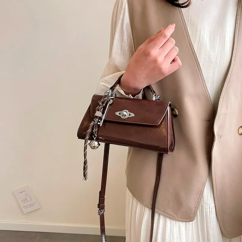 

Fashionable Business Commuter Leather Handbag With Solid Color And Trendy Design For Ladies Activities